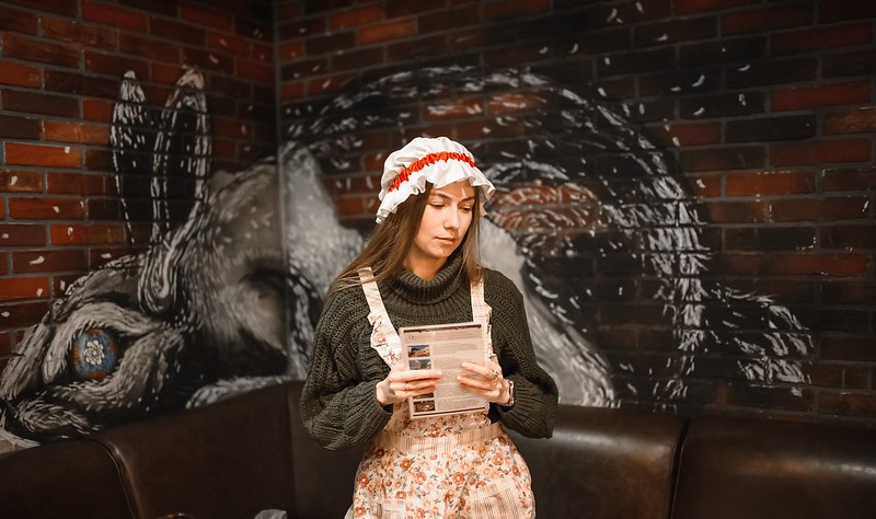 Выездные квесты на Международный женский день: организаторы проводят игру в школе Tver